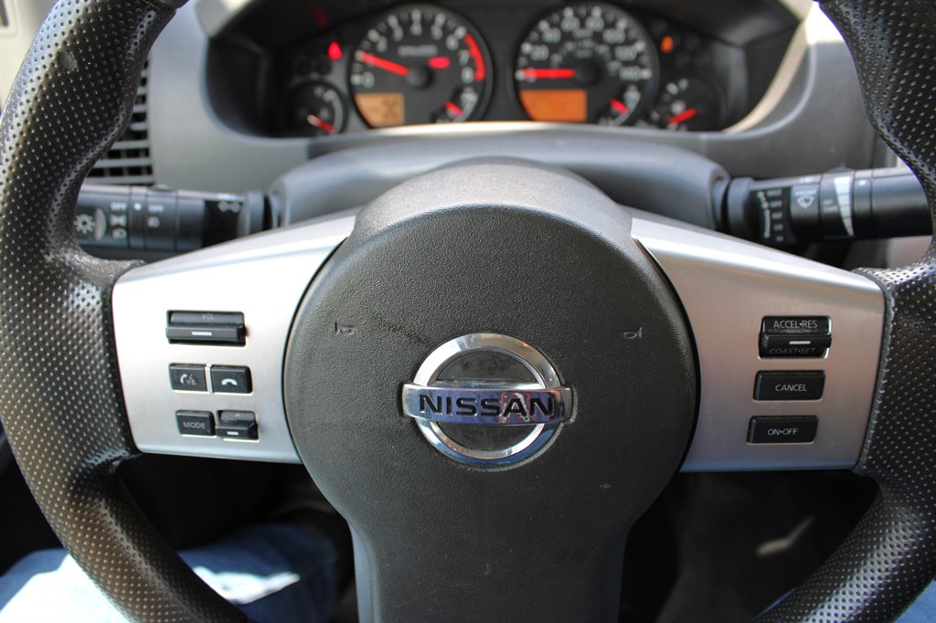 2013 Nissan Frontier SV V6 photo