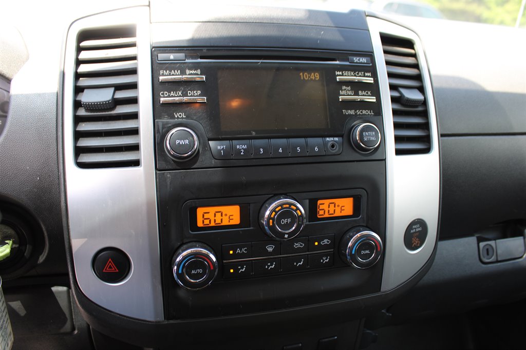 2013 Nissan Frontier SV V6 photo