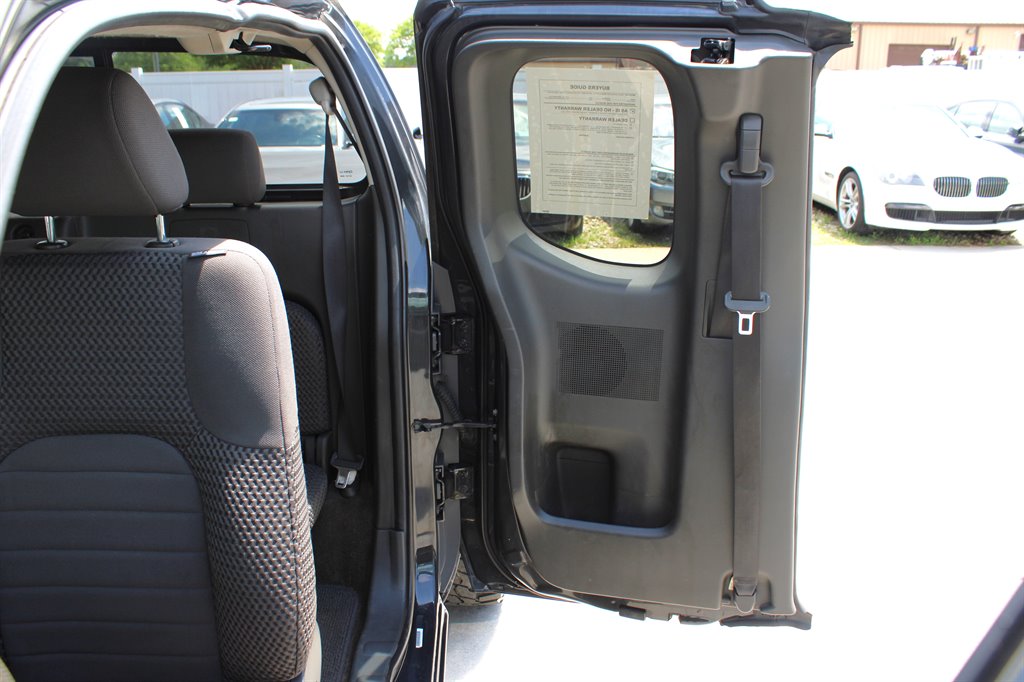 2013 Nissan Frontier SV V6 photo