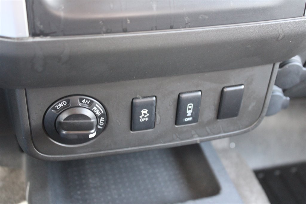 2013 Nissan Frontier SV V6 photo