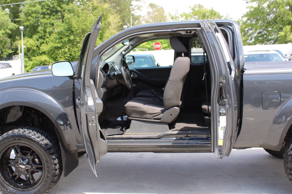 2013 Nissan Frontier SV V6 photo
