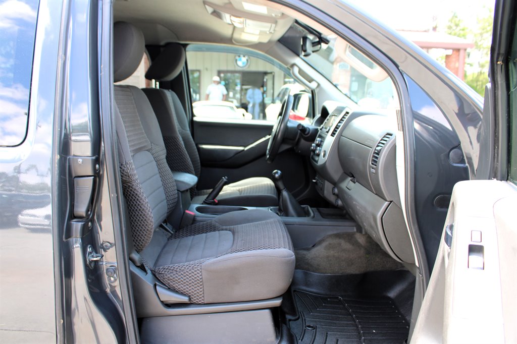 2013 Nissan Frontier SV V6 photo
