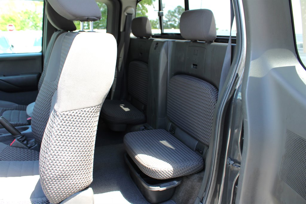 2013 Nissan Frontier SV V6 photo