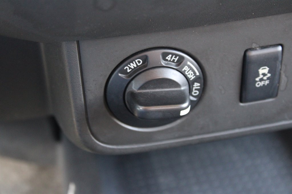 2013 Nissan Frontier SV V6 photo