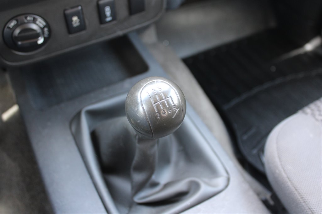 2013 Nissan Frontier SV V6 photo