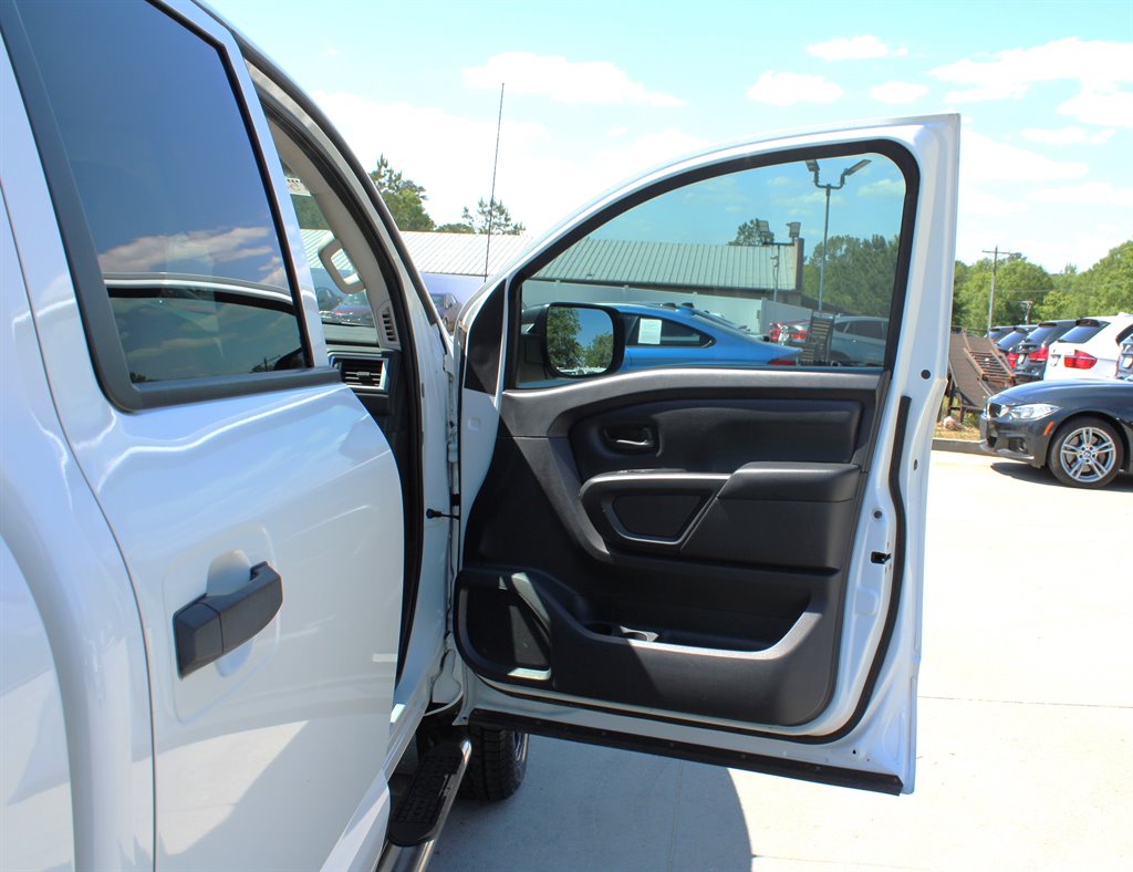 2016 Nissan Titan XD S photo