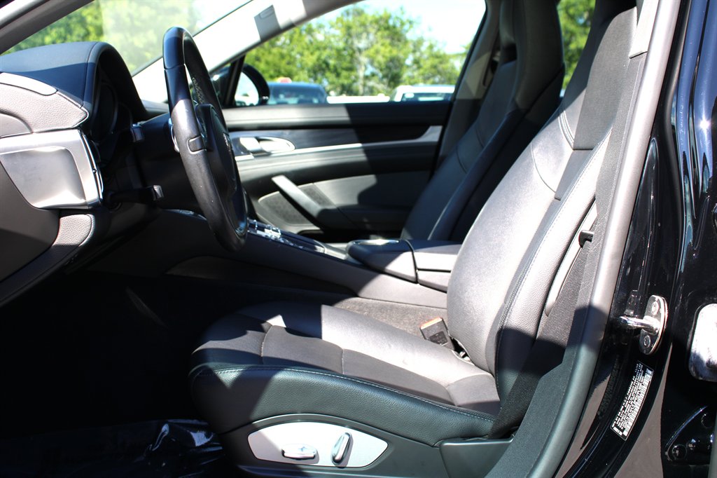 2011 Porsche Panamera 4S photo