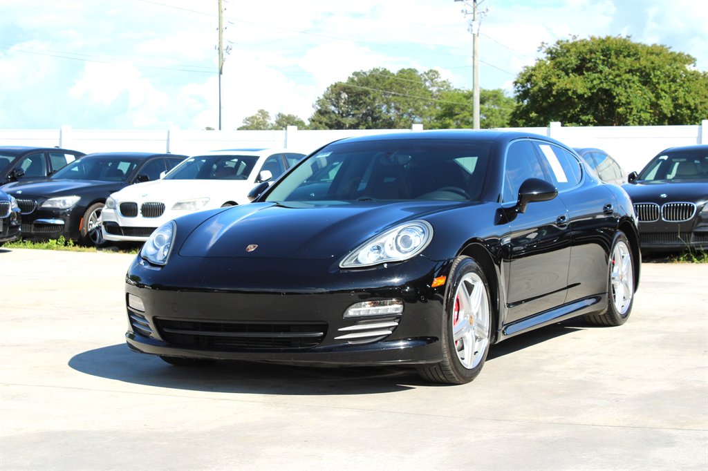 2011 Porsche Panamera 4S photo