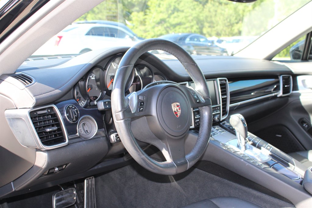 2011 Porsche Panamera 4S photo