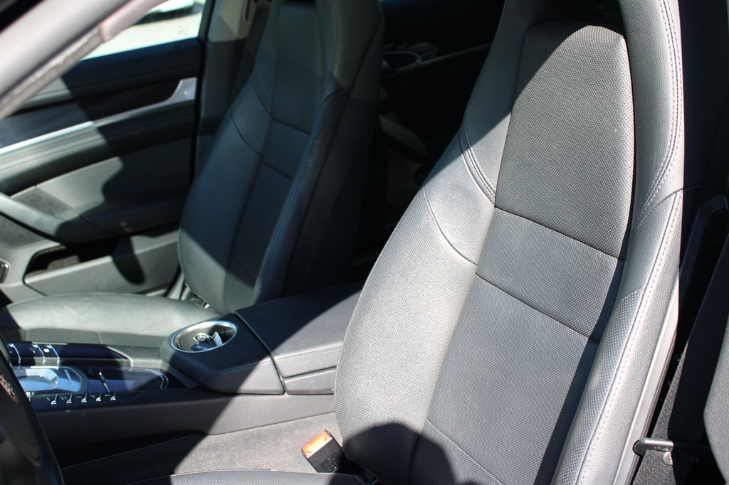 2011 Porsche Panamera 4S photo