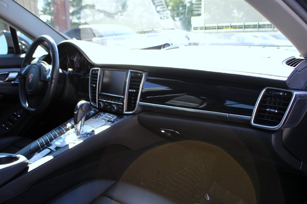 2011 Porsche Panamera 4S photo