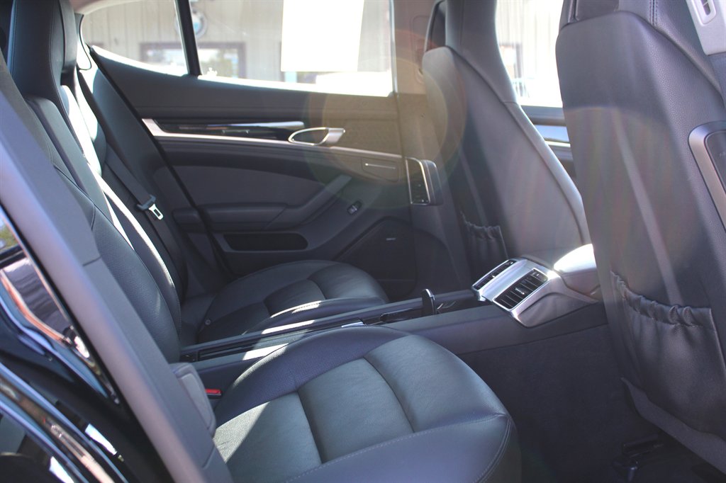 2011 Porsche Panamera 4S photo