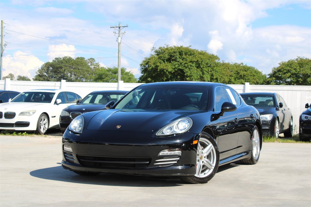 2011 Porsche Panamera 4S photo