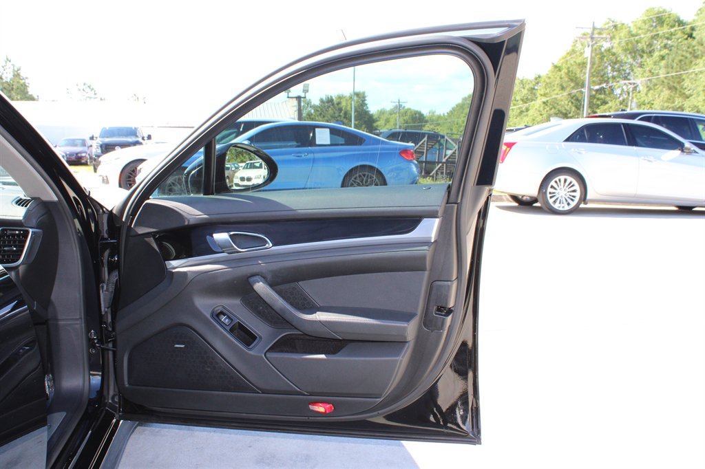 2011 Porsche Panamera 4S photo