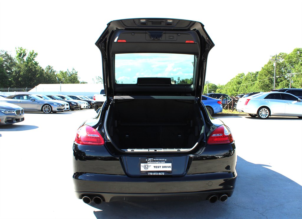 2011 Porsche Panamera 4S photo
