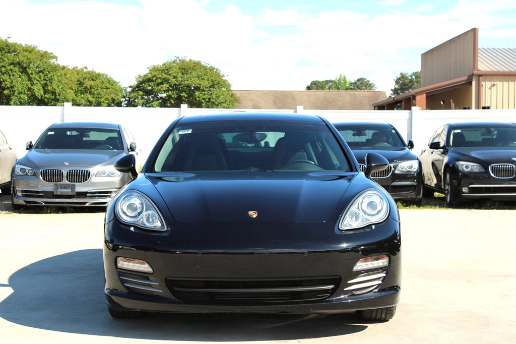 2011 Porsche Panamera 4S photo