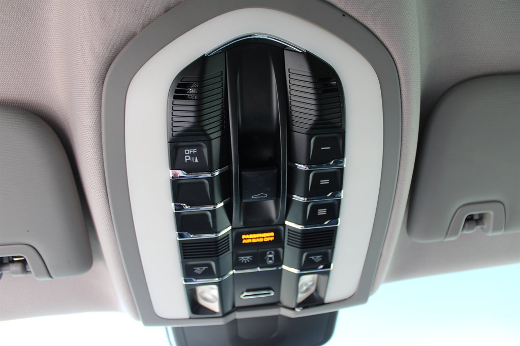 2011 Porsche Panamera 4S photo