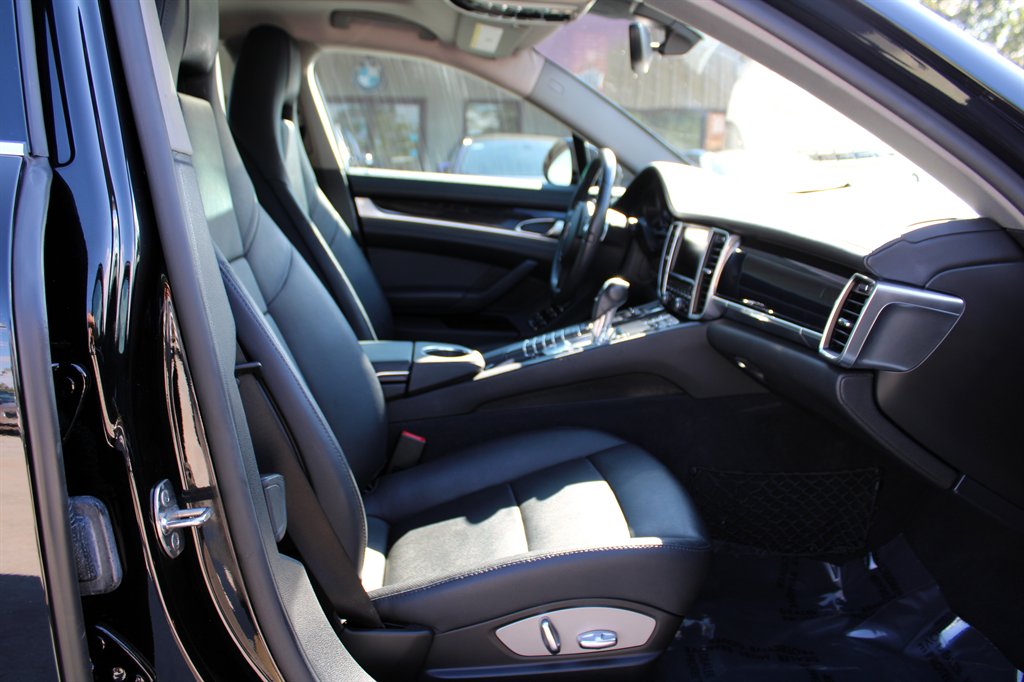 2011 Porsche Panamera 4S photo