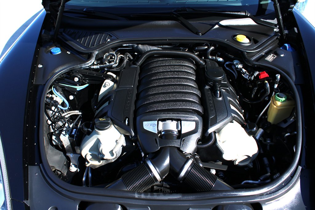 2011 Porsche Panamera 4S photo