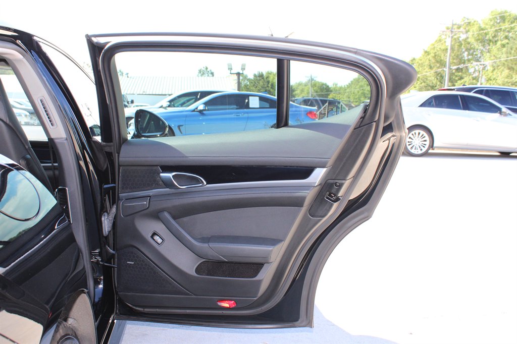 2011 Porsche Panamera 4S photo