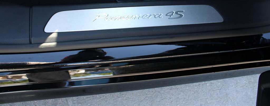 2011 Porsche Panamera 4S photo