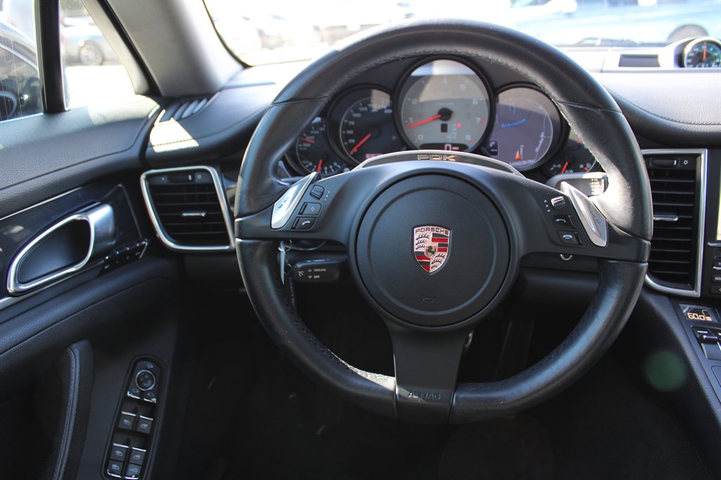 2011 Porsche Panamera 4S photo