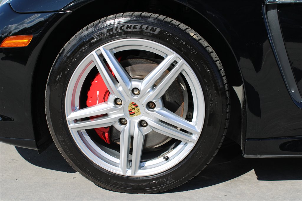 2011 Porsche Panamera 4S photo