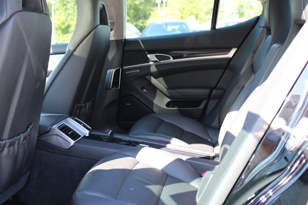 2011 Porsche Panamera 4S photo