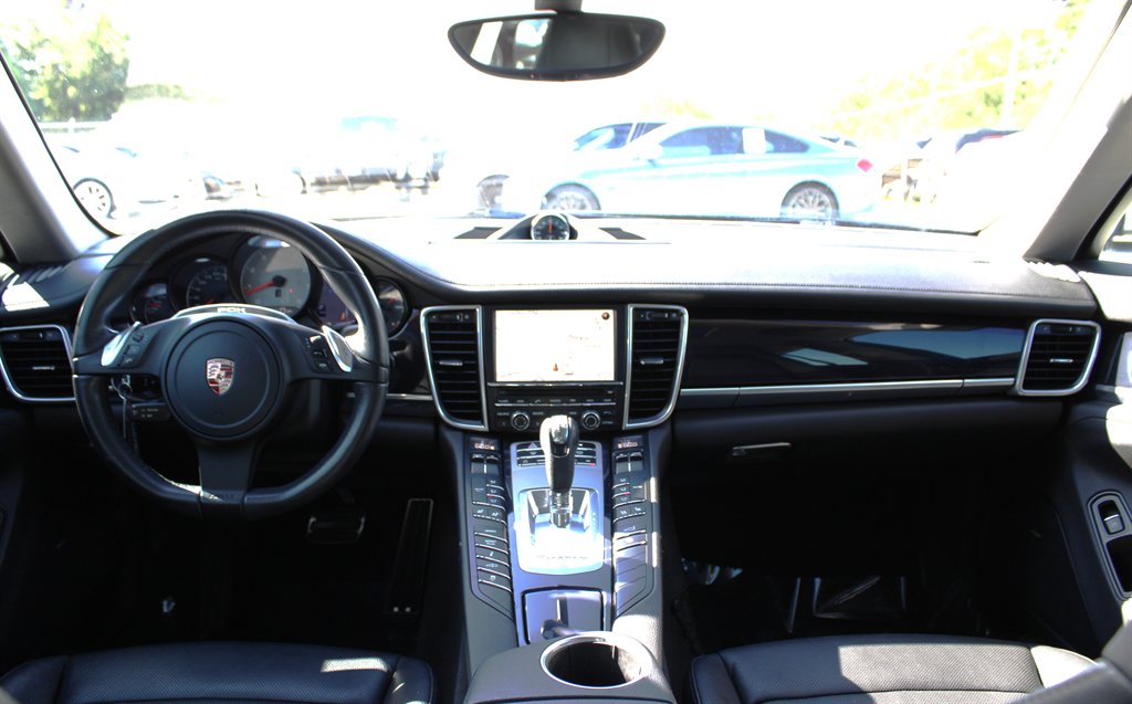 2011 Porsche Panamera 4S photo