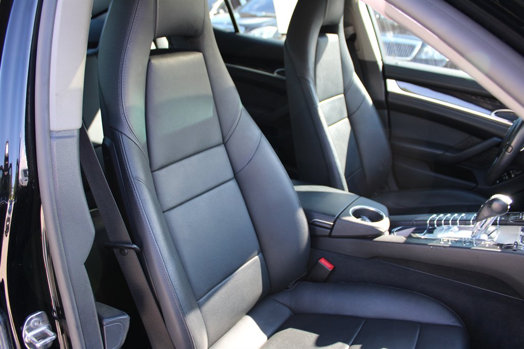 2011 Porsche Panamera 4S photo