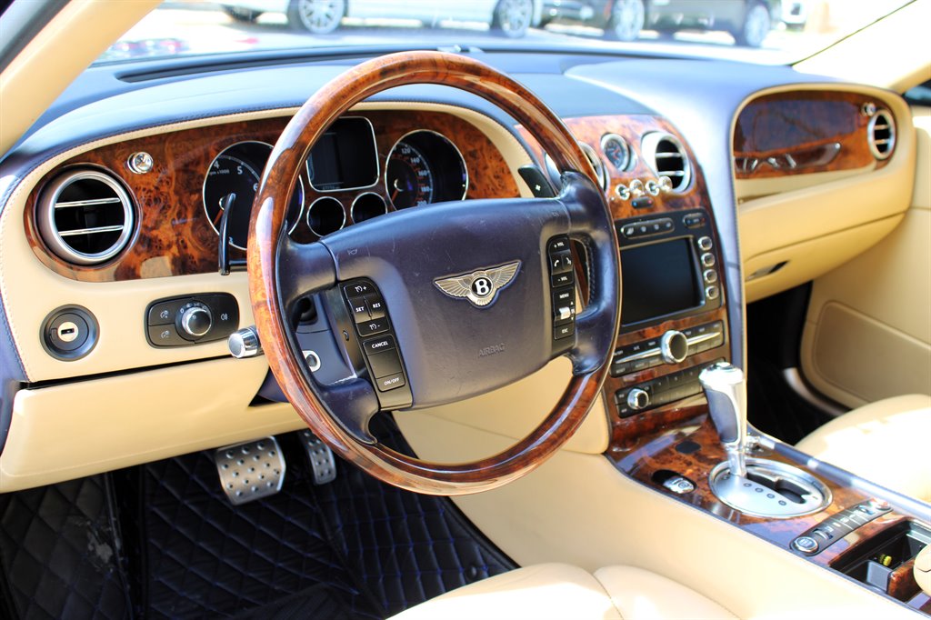 2006 Bentley MDX photo
