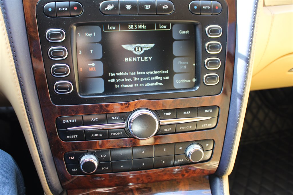 2006 Bentley MDX photo