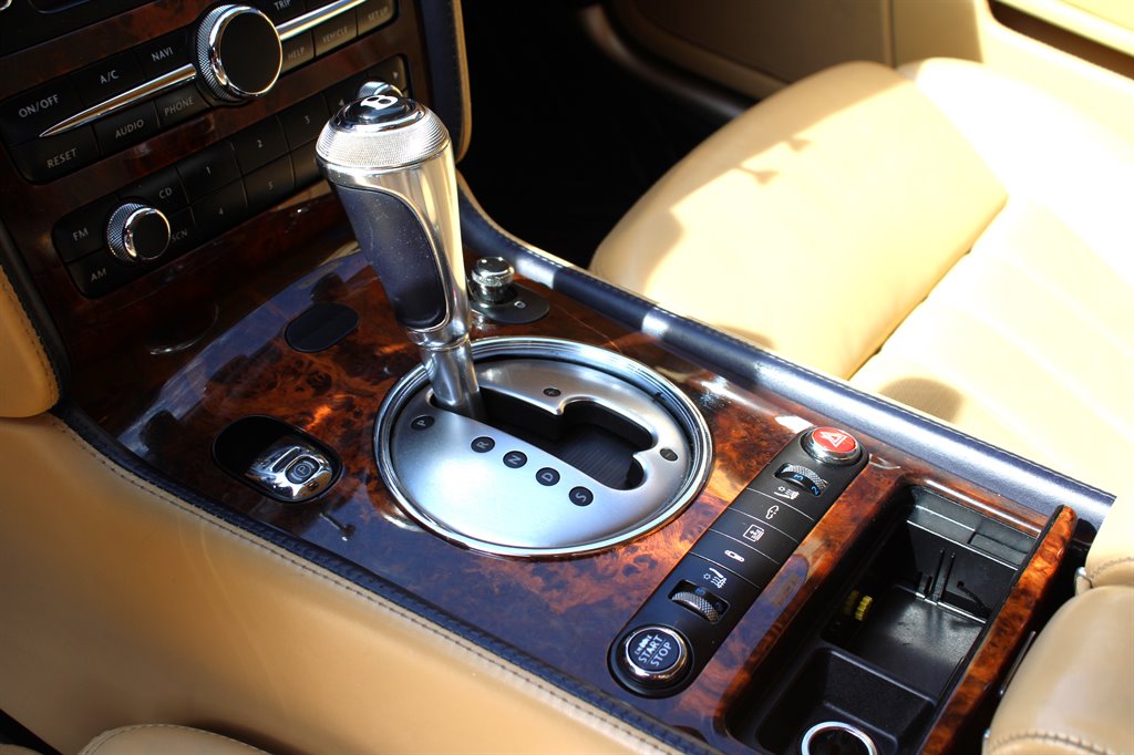 2006 Bentley MDX photo