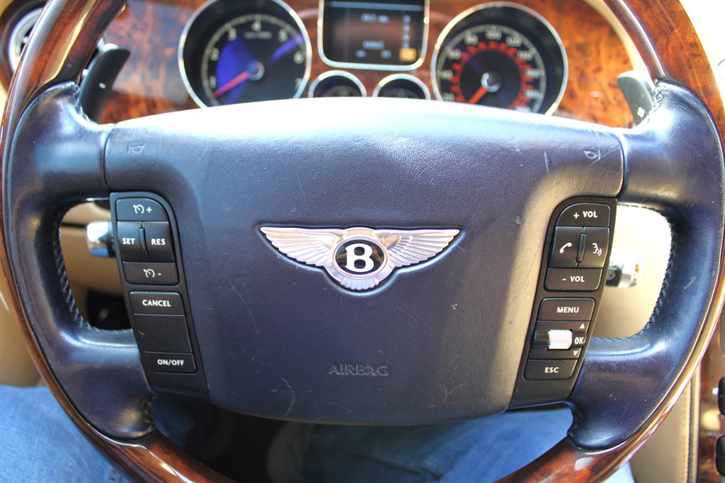 2006 Bentley MDX photo