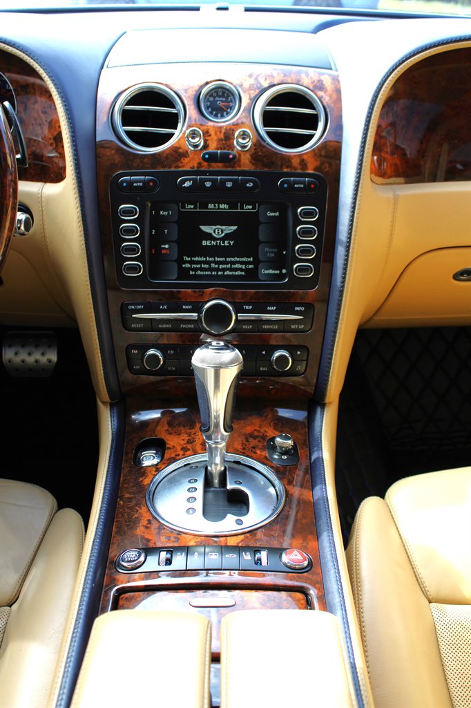 2006 Bentley MDX photo