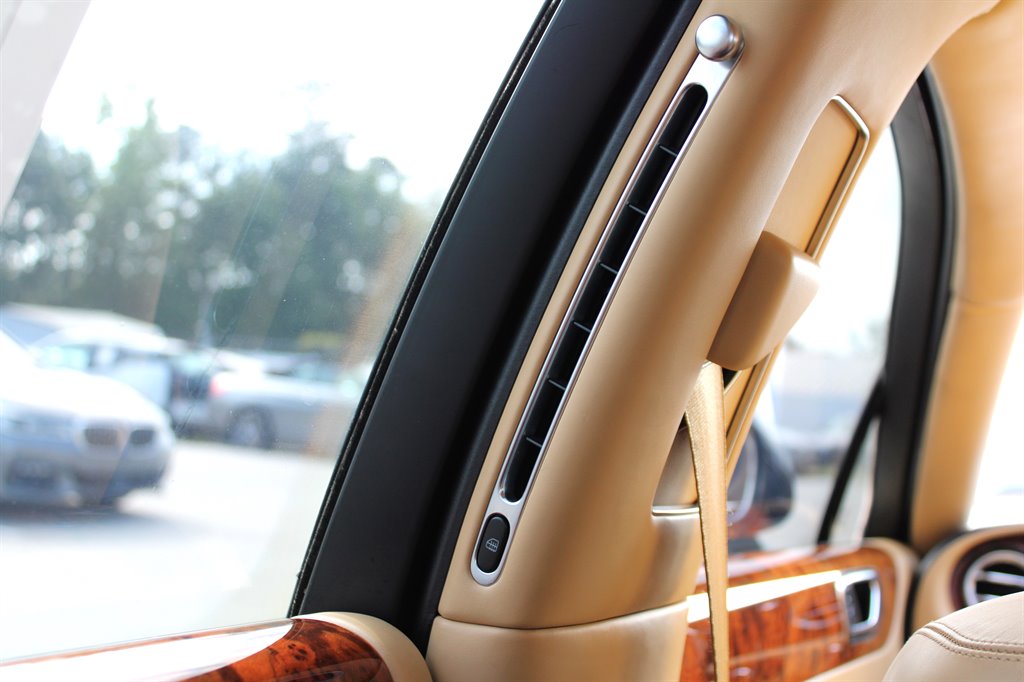 2006 Bentley MDX photo