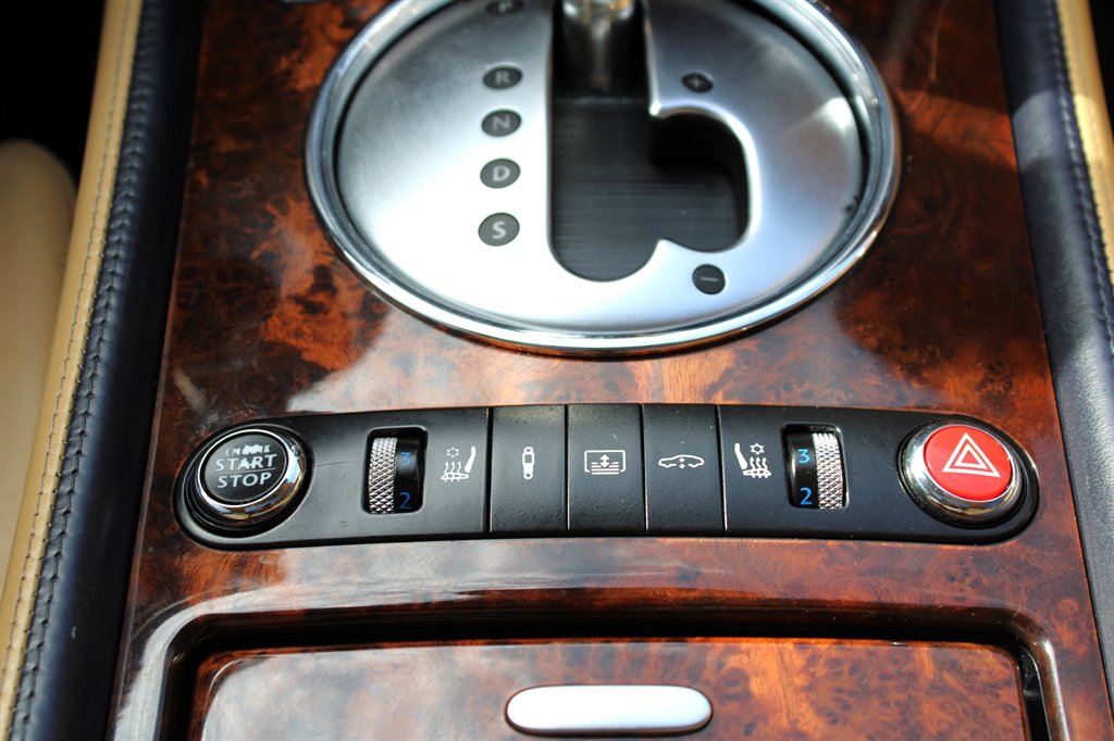 2006 Bentley MDX photo