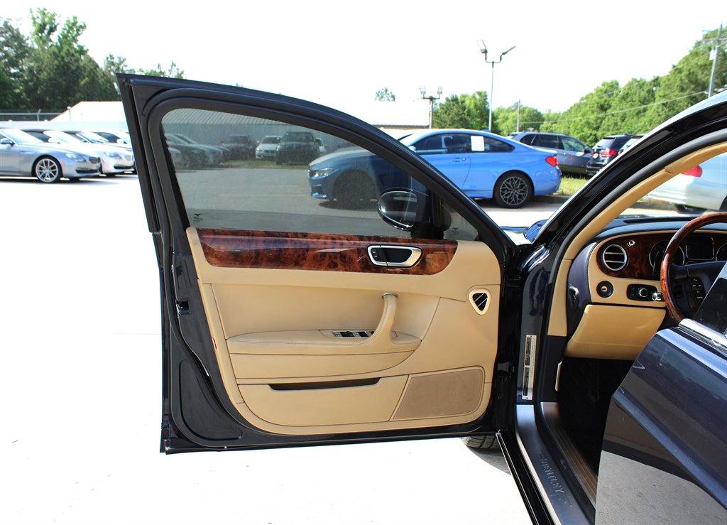 2006 Bentley MDX photo