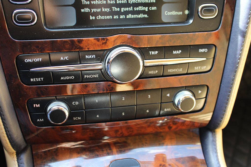2006 Bentley MDX photo