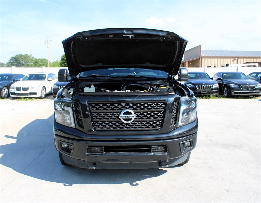 2018 Nissan Titan XD SV photo