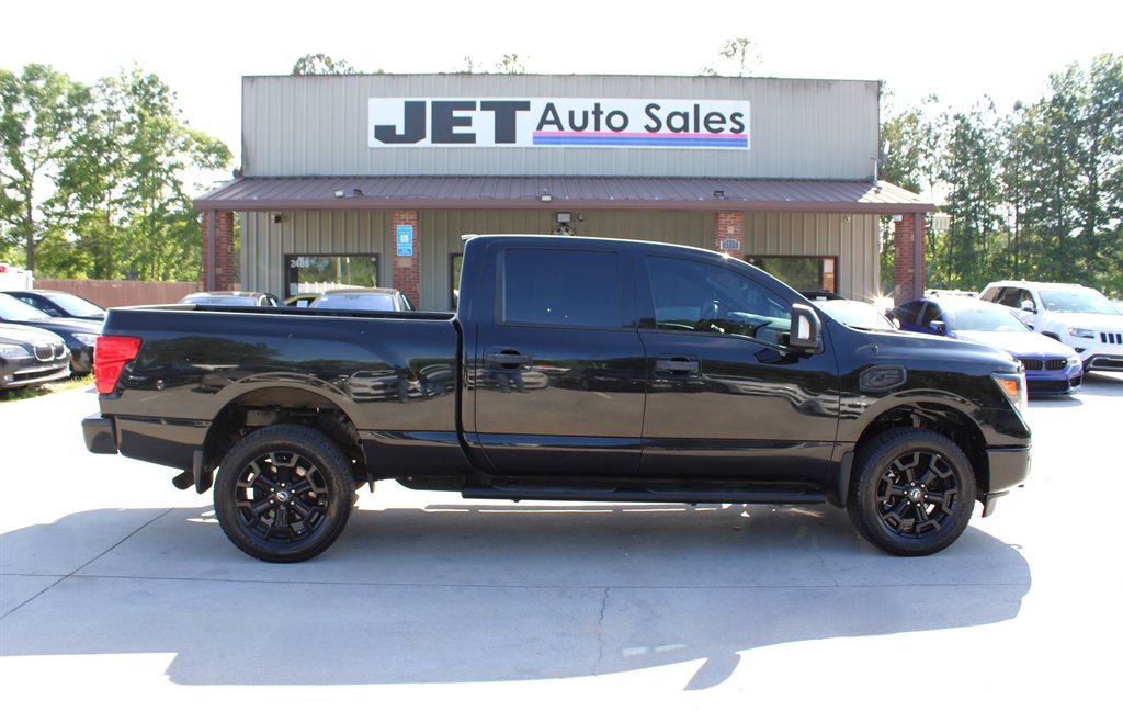 2018 Nissan Titan XD SV photo