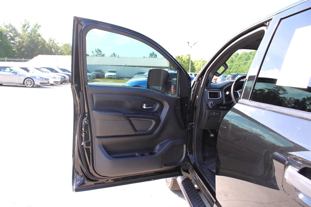 2018 Nissan Titan XD SV photo