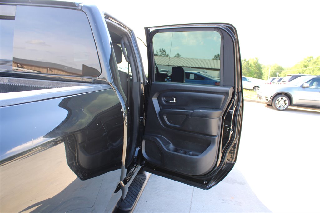 2018 Nissan Titan XD SV photo