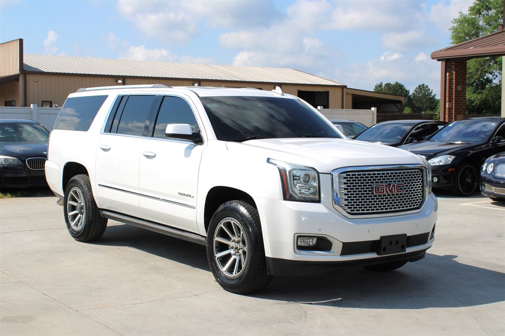 2017 GMC Yukon XL 1500 Denali photo
