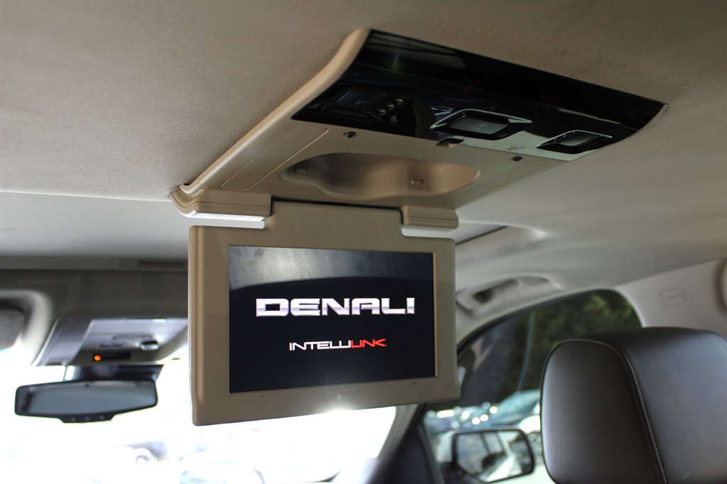 2017 GMC Yukon XL 1500 Denali photo