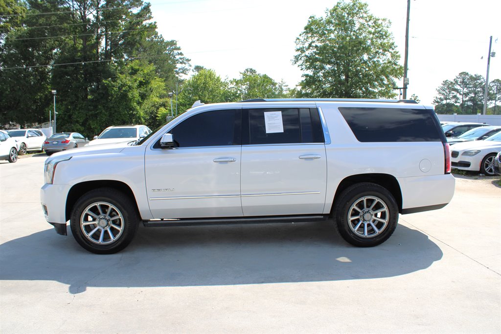 2017 GMC Yukon XL 1500 Denali photo