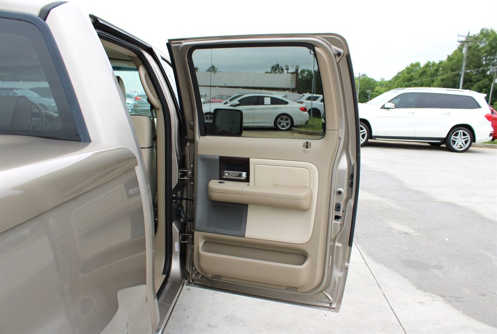 2006 Lincoln Mark LT photo