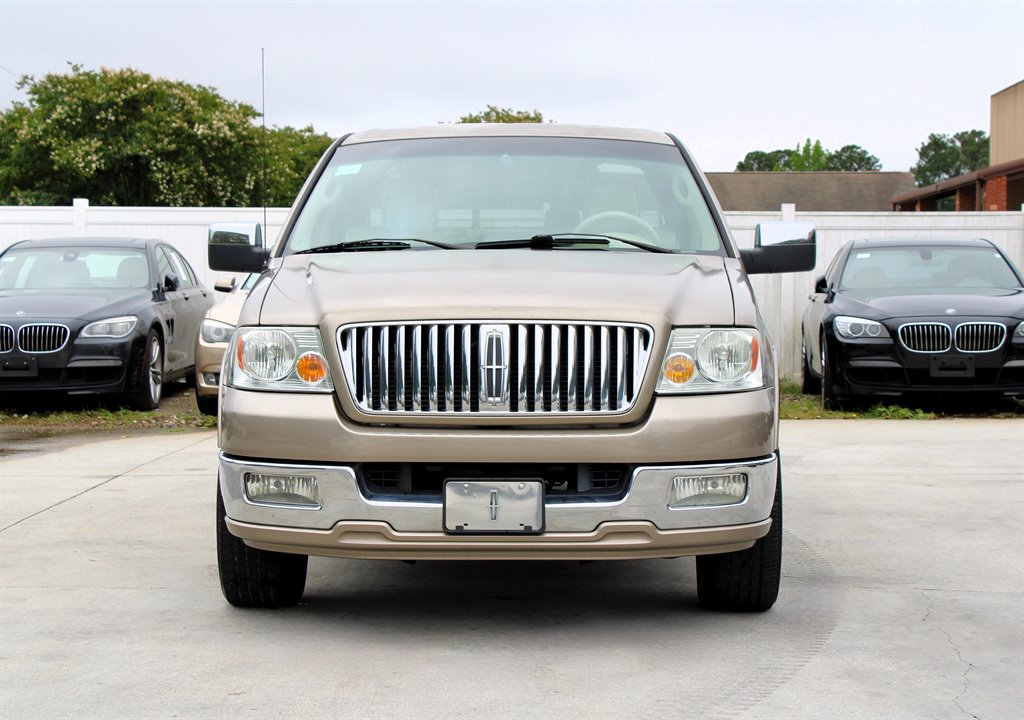 2006 Lincoln Mark LT photo