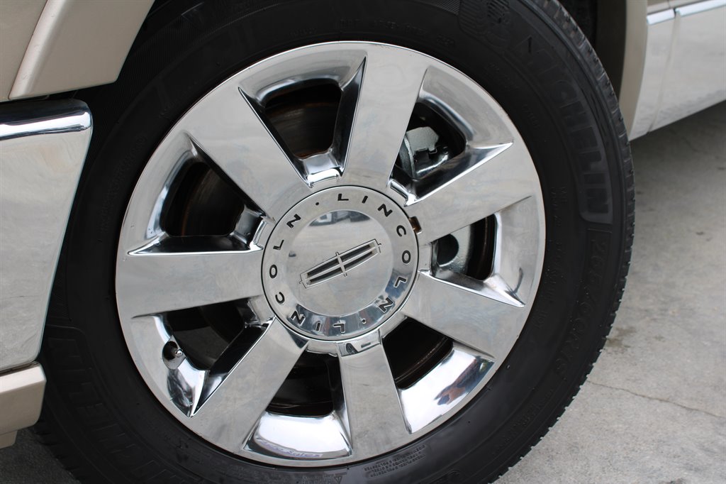 2006 Lincoln Mark LT photo
