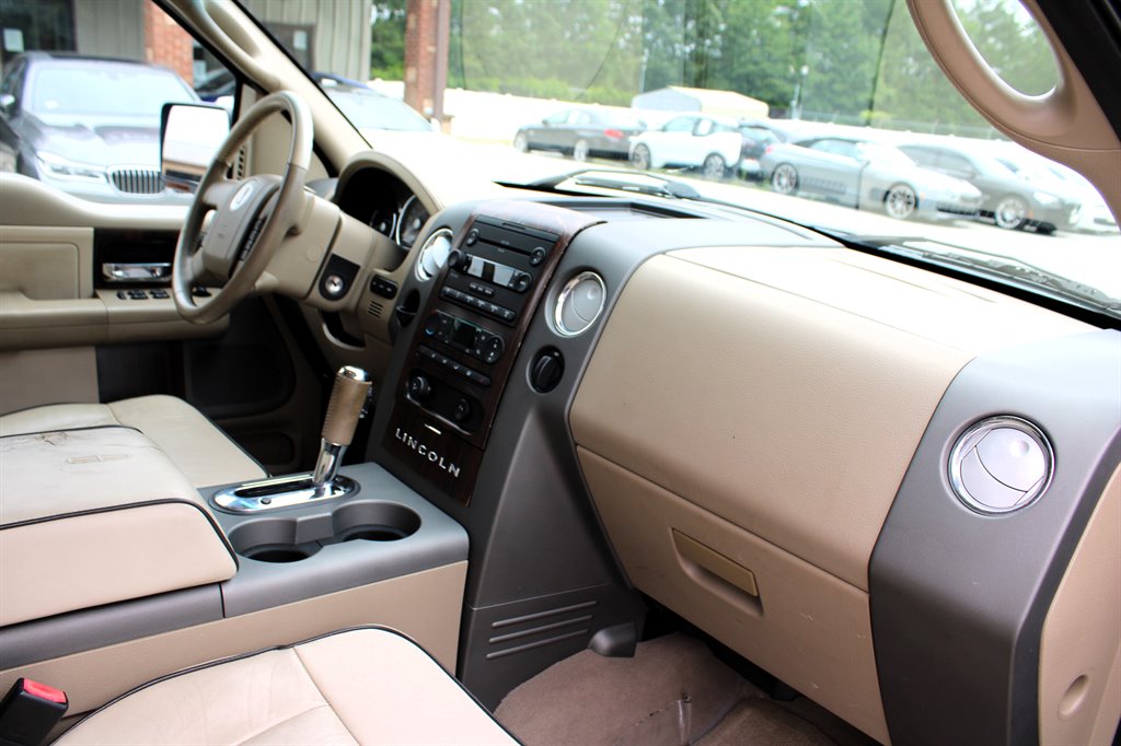 2006 Lincoln Mark LT photo